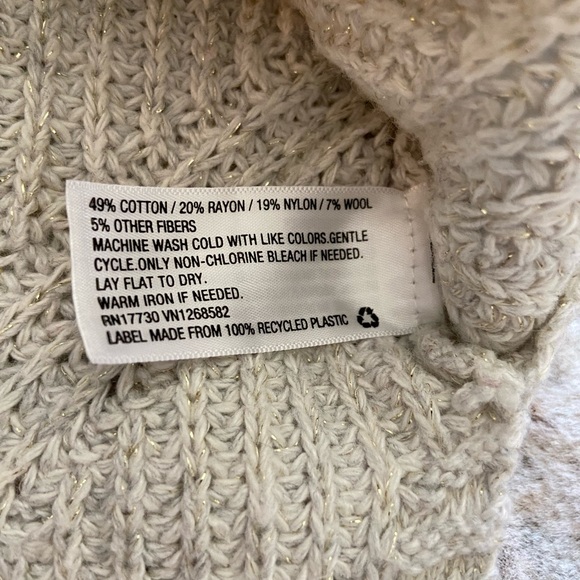 TOMS Long Sleeved Cream Crew Neck Sweater, woman’s small. - Picture 6 of 9